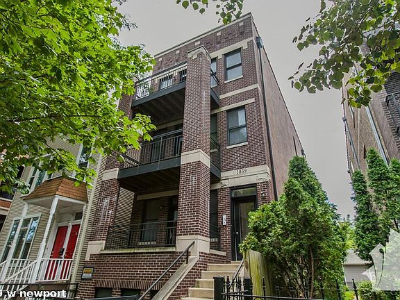 4th image of 1039 W Newport Ave #1621