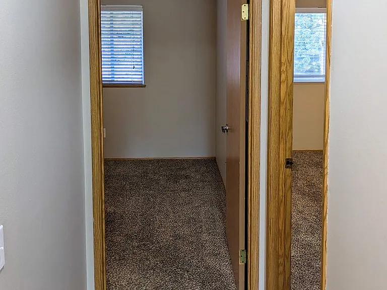 Silverwood Apartments — Photo 40