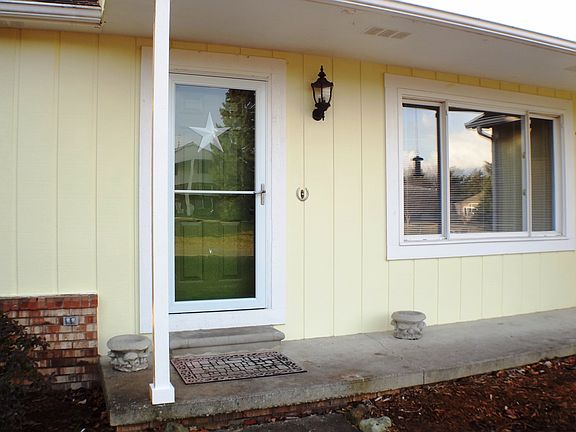 3rd image of 11912 Creekside Ln