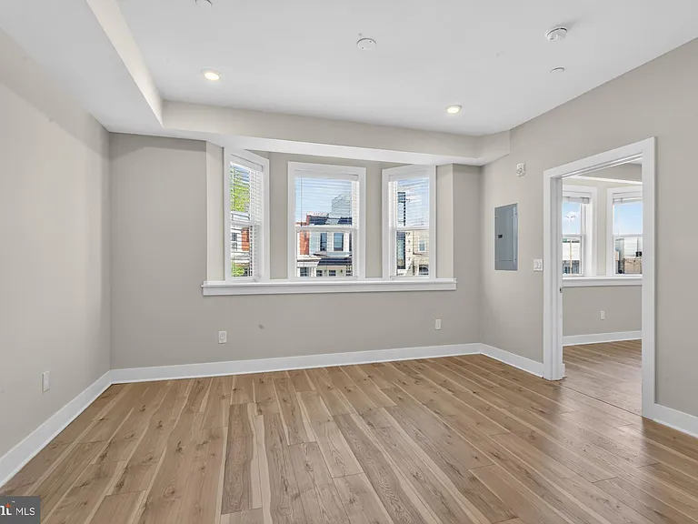 5230 Walnut St #2F — Photo 6