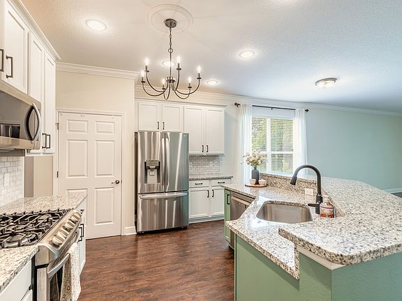 4th image of 147 Birchmont Dr