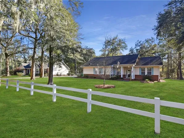 1076 Jessica Dr SE, Darien, GA 31305