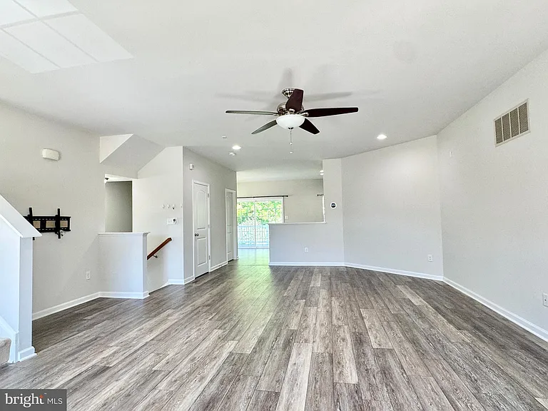 312 Wilkinson Dr #6 — Photo 2