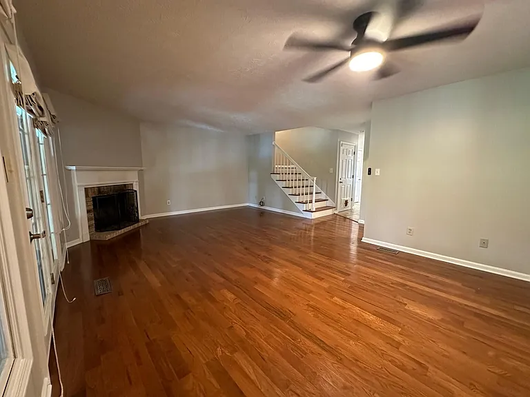 3505 Lakeside Ct — Photo 13