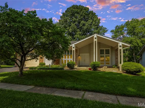 1621 Long Leaf Cir, Saint Louis, MO 63146