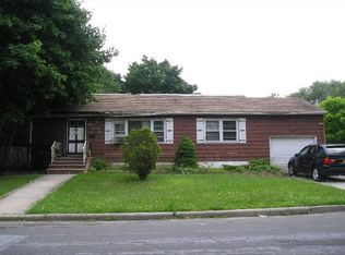 324 Hancock St, Brentwood, NY 11717