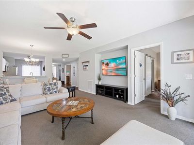 9060 Michael CIR #4-407, Naples, FL, 34113