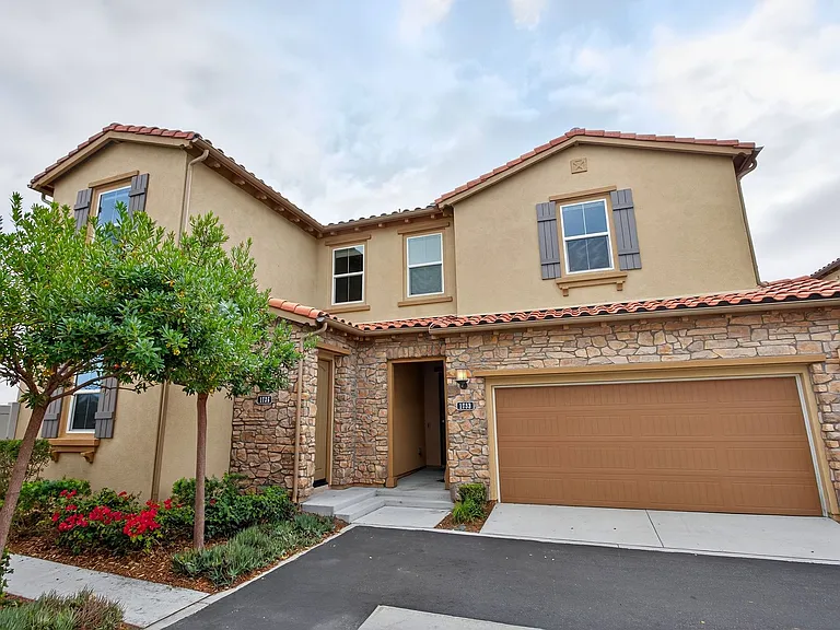 1733 Artemisia Ct — Photo 2