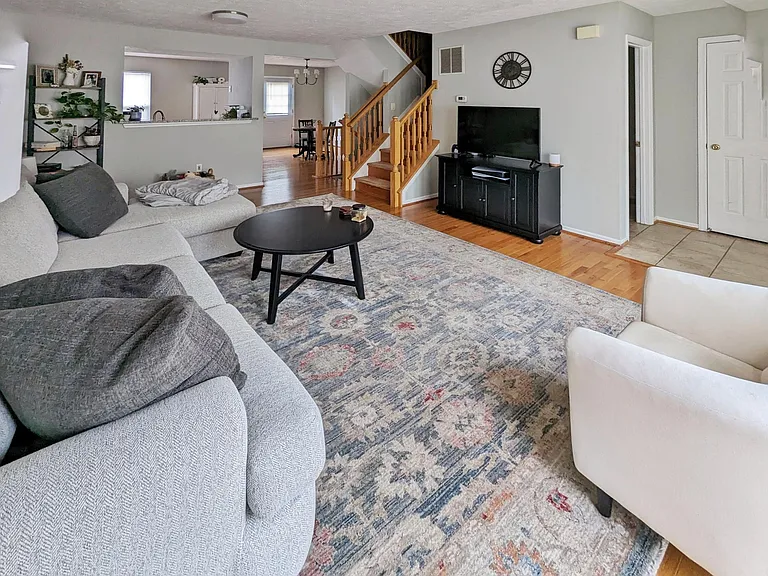 5240 Earles Ct — Photo 4