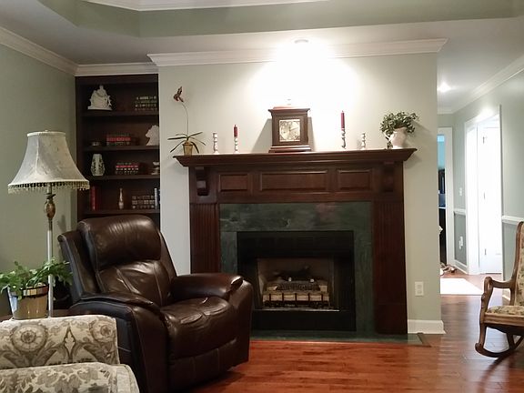 Living Room w/Gas Fireplace