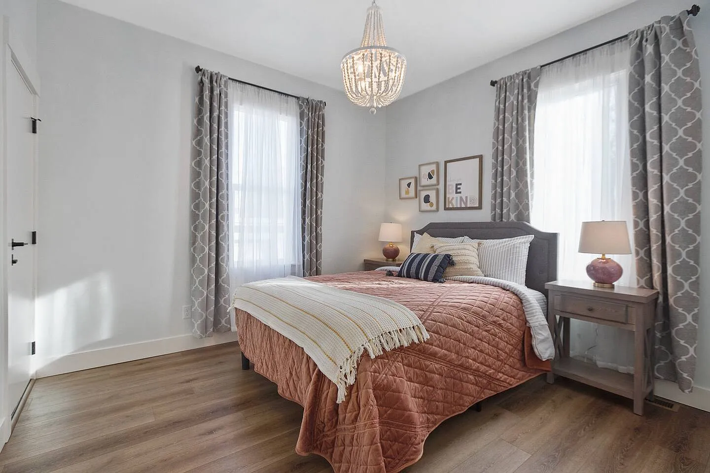 2 bed, 1300 sqft, $1,900 — Photo 3