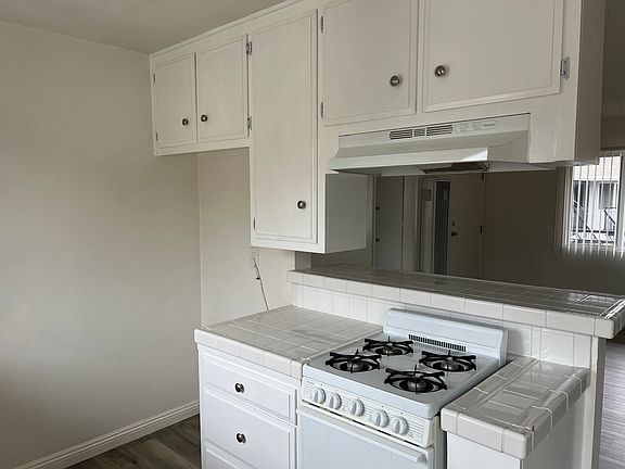 4th image of 3100 E 7th St #9