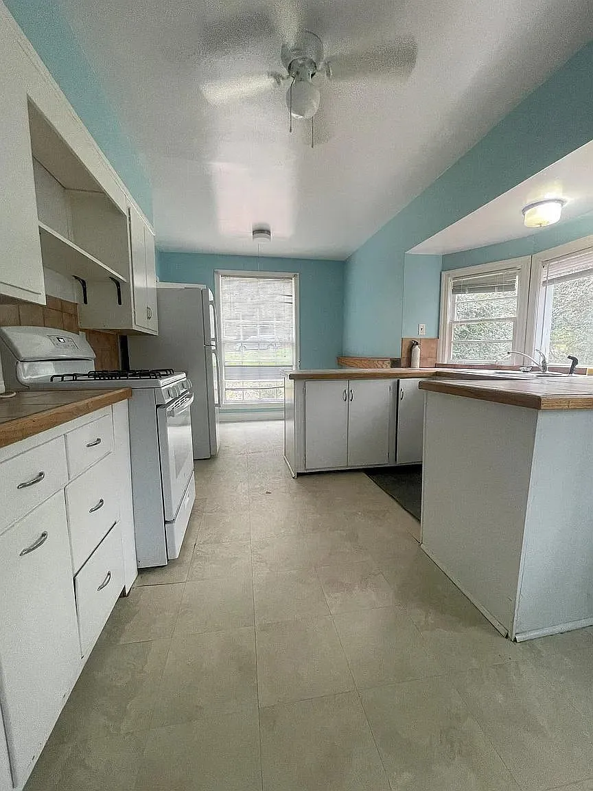 4 bed, 3.0 bath, 2739 sqft, $2,049 — Photo 4