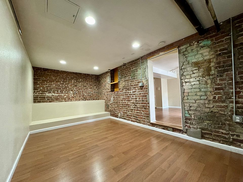 1st image of 975 N Washington St APT 15