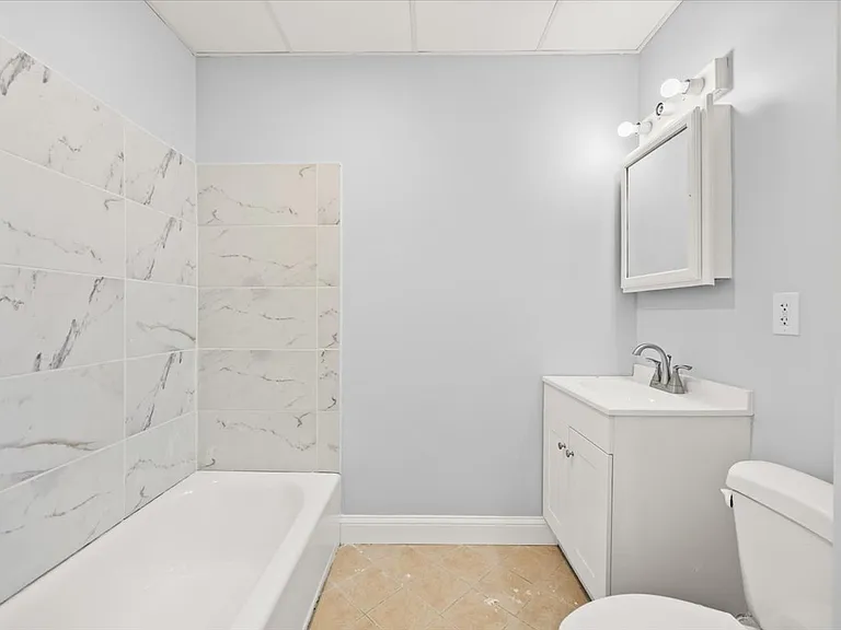 58 Calmar St #2 — Photo 5