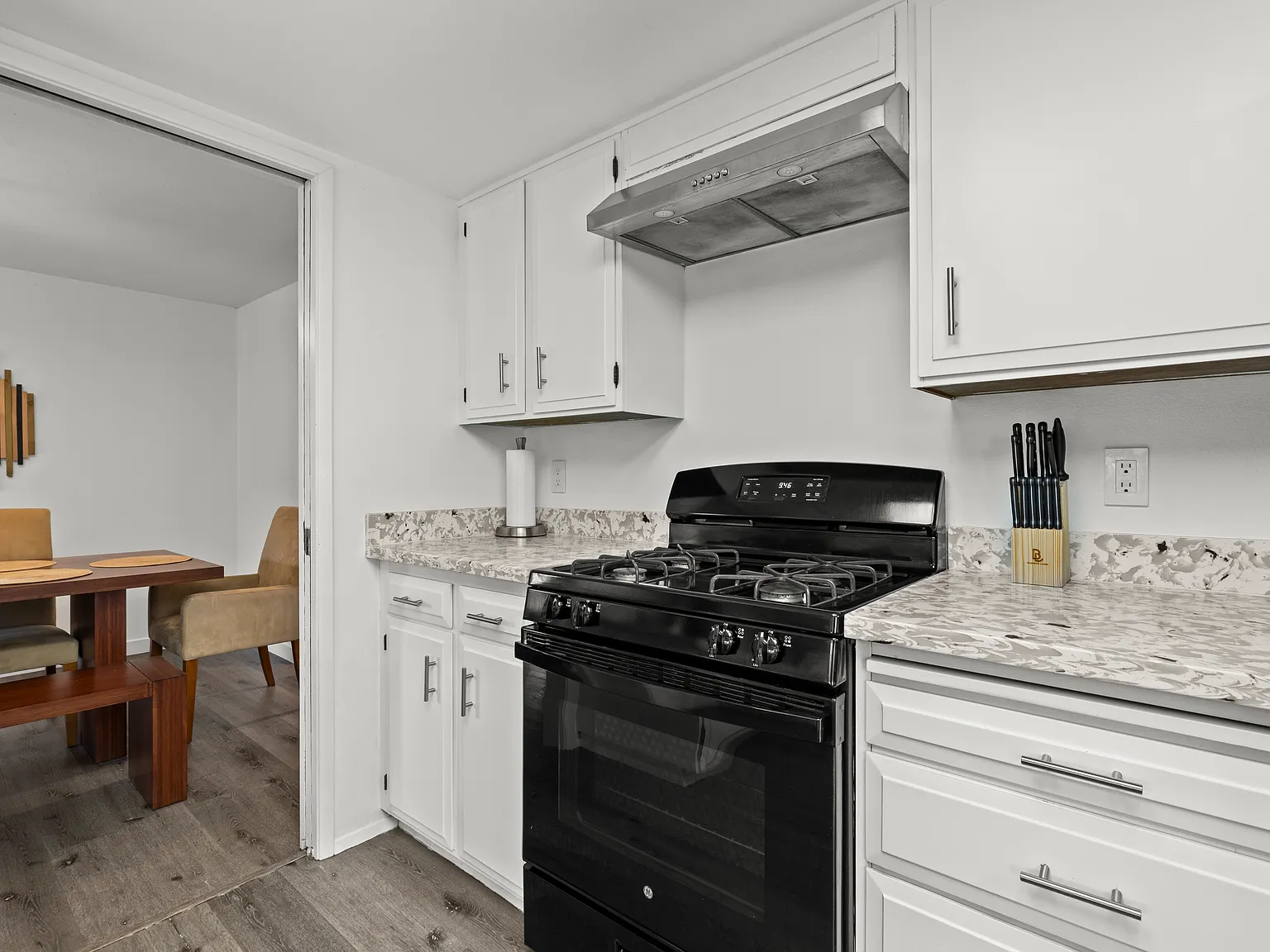 4 bed, 2100 sqft, $7,000 — Photo 3