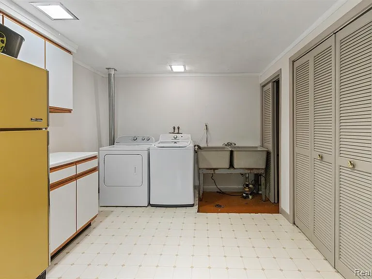 4966 Whispering Pine Ln — Photo 38