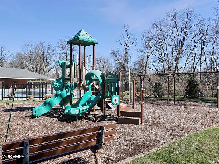 2 Elizabeth Ct — Photo 30