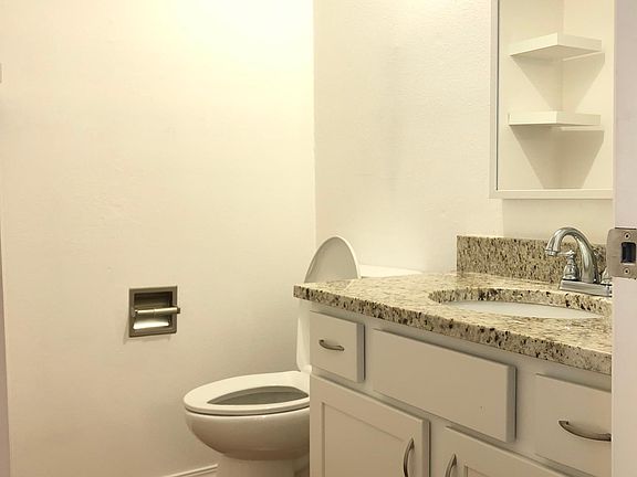 3rd image of 12523 SE 42nd St
