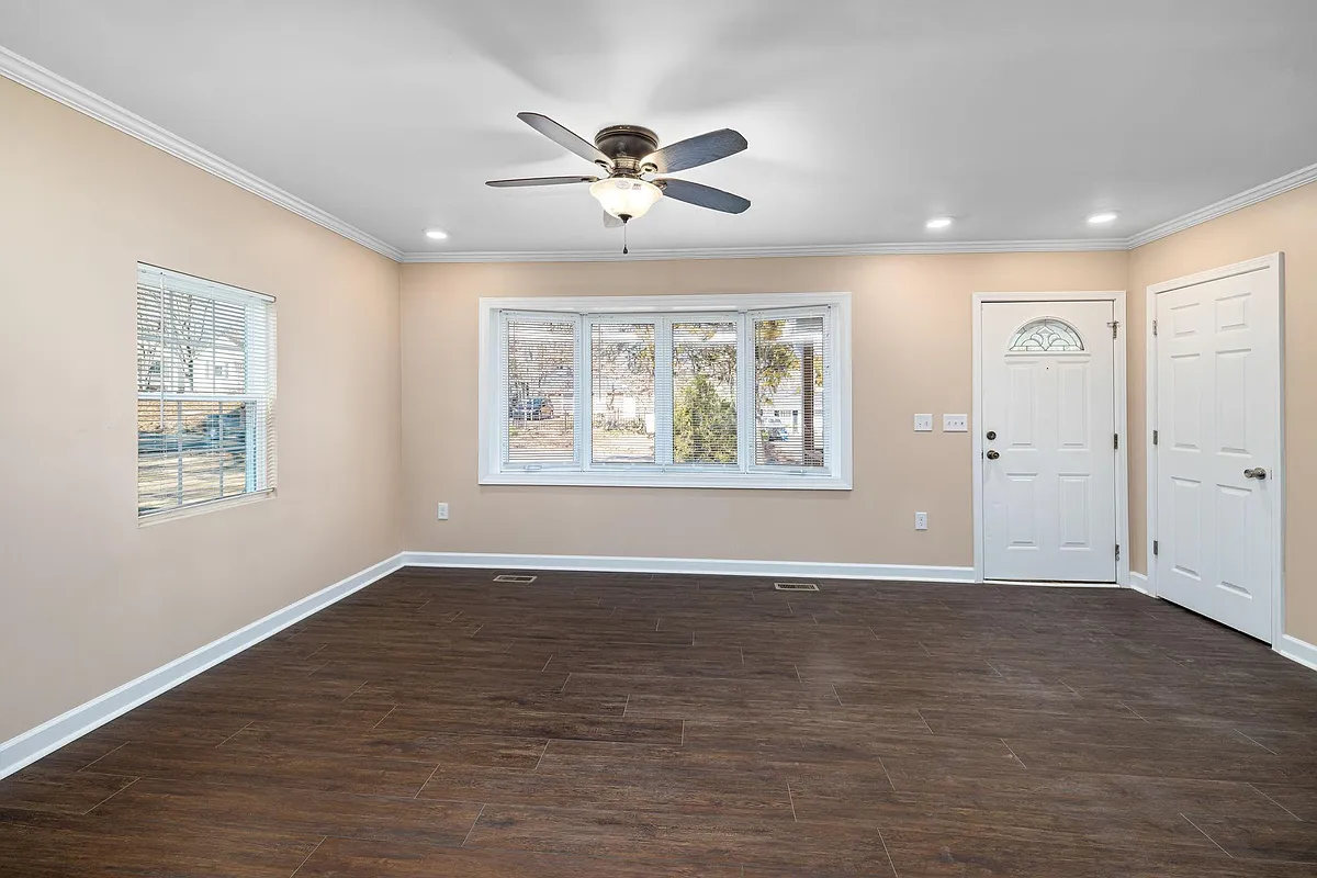 Open Floor Plan - 1008 E Club Blvd