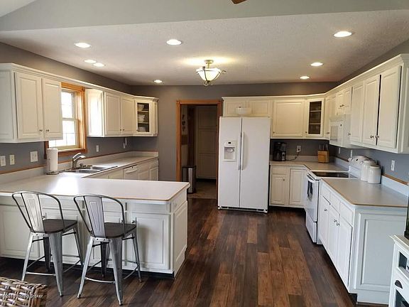 5th image of 214 Curtis Way