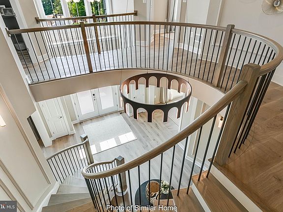 3rd image of 4805 Fox Chapel Rd