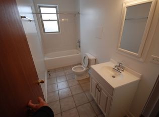 2915 E 78th St APT 1B, Chicago, IL 60649