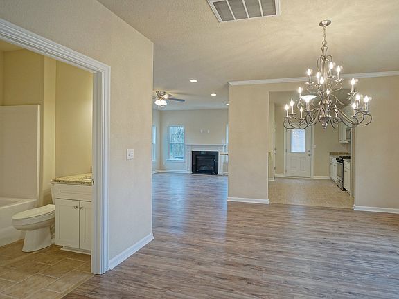 5th image of 2904 Magnolia St