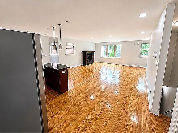 3rd image of 4631 S Langley Ave Unit 2