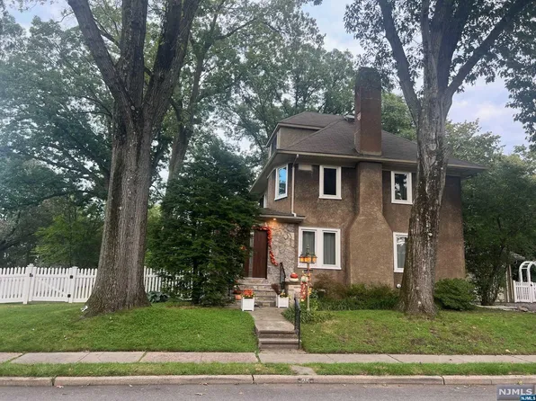25 Birchwood Rd, Glen Rock, NJ 07452