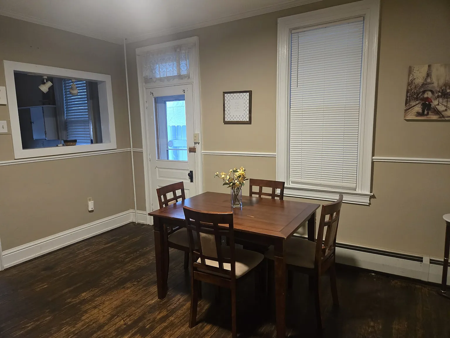 6 bed, 2058 sqft, $800 — Photo 2
