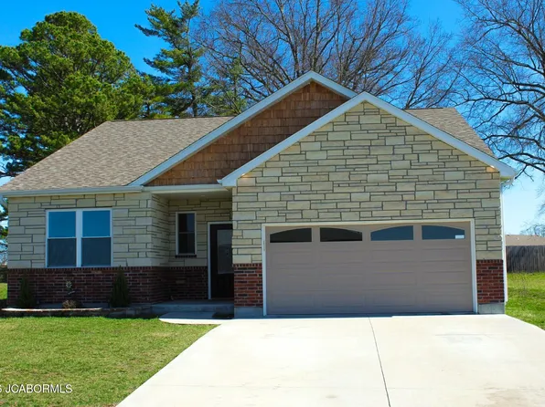 100 Stonegate Ave, Linn, MO 65051