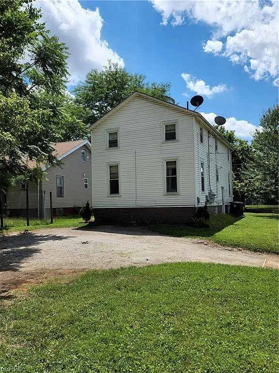 Building Photo - 903 E Crosier St #2