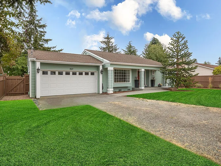 1517 SE Camano Dr — Photo 1