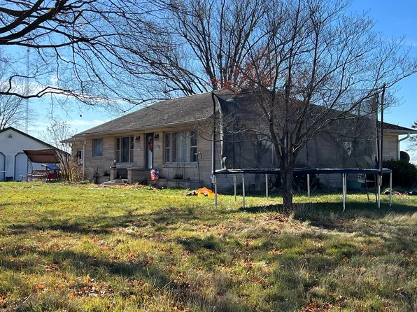 606 W Sawmill Rd, Farmersburg, IN 47850