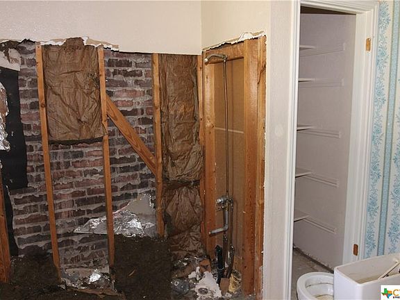 5th image of 1704 Shoemaker Dr