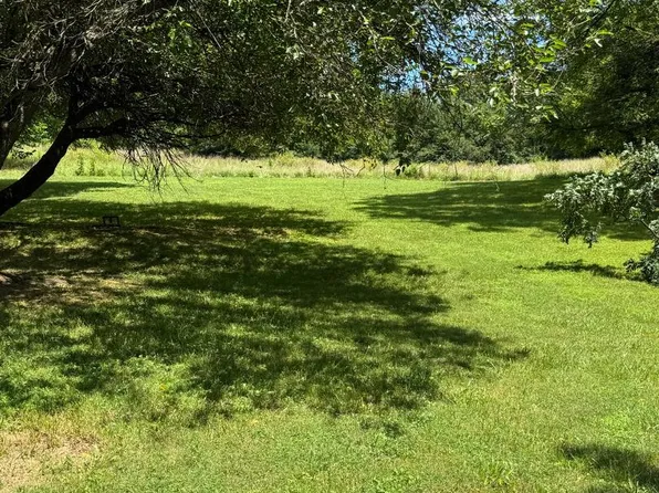 Leeds Manor Rd, Marshall, VA 20115