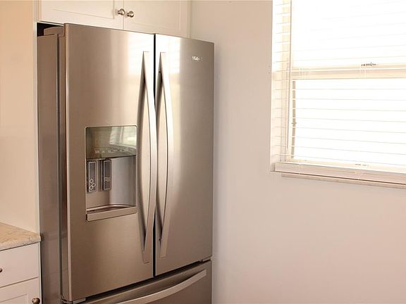 5th image of 4240 Ironwood Cir APT 404