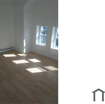 3 bed, $1,800 — Photo 2