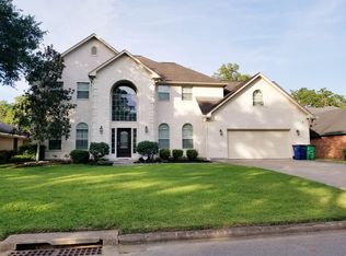 2225 Lake Forrest Dr, West Columbia, TX 77486
