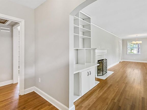 4th image of 4077 Camellia Dr
