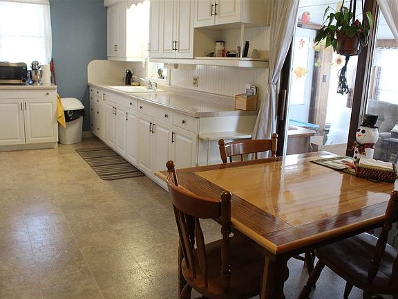 4th image of 303 N Francis St