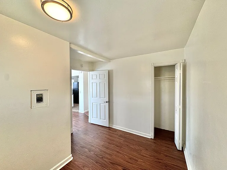 125-131 Elkwood Ave — Photo 10