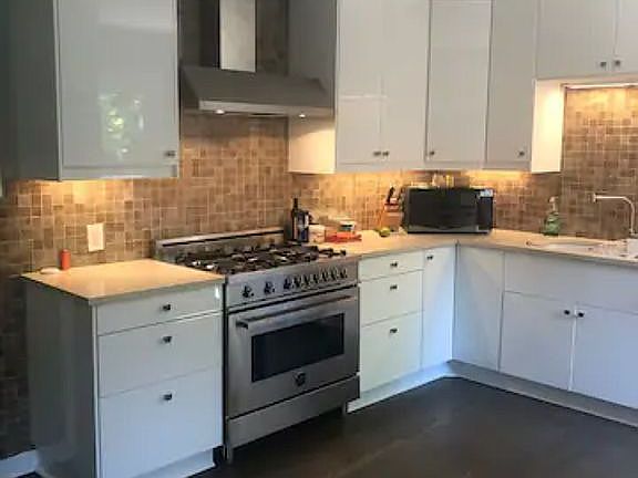4th image of 4208 Glenwood Ave