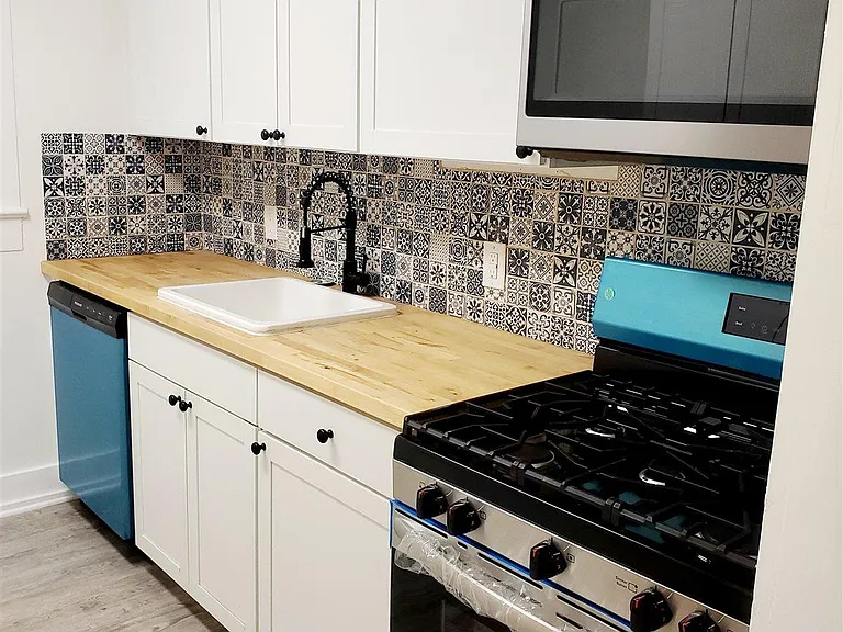 1215 N C St — Photo 23