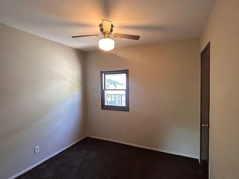 2405 Poinsette Dr — Photo 4