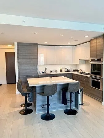 2 bed, 2.5 bath, 1362 sqft, $9,200 — Photo 2