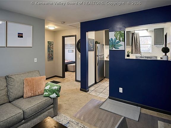 5th image of 206 Henson Ave