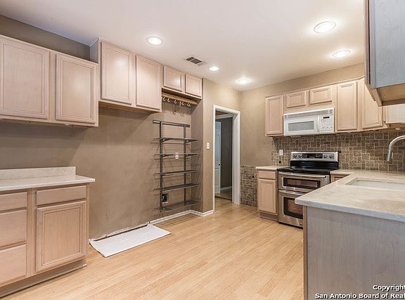 5th image of 3039 Clearfield Dr