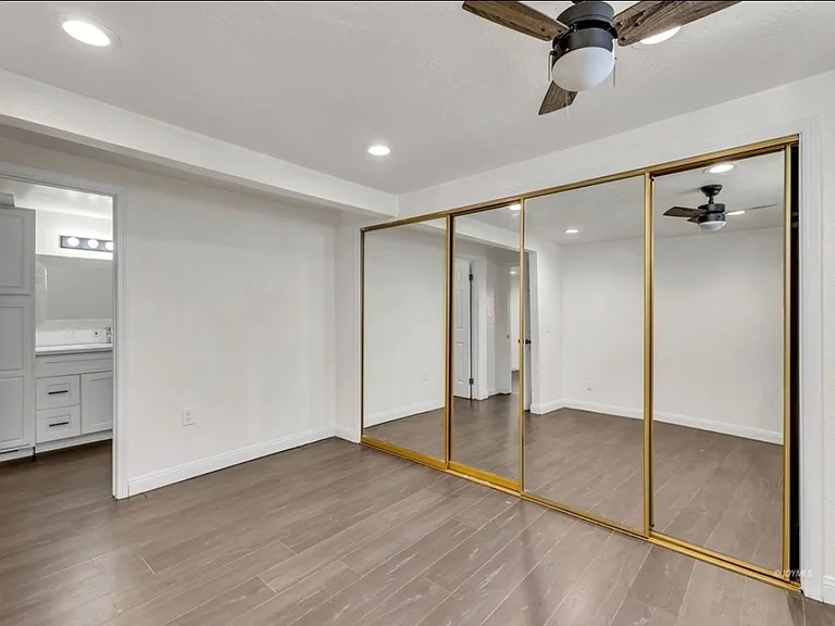 55305 S Circle Dr — Photo 5